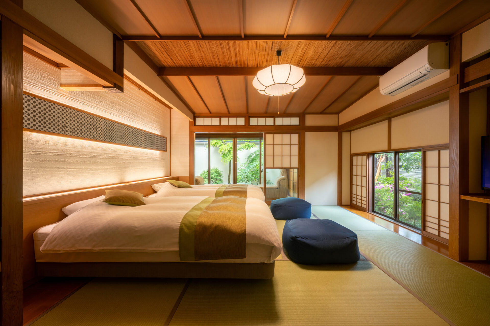 Japanese-Modern Bedroom with Semi-Open-Air Onsen Bath and Dining Area (Seiun) - Non-Smoking